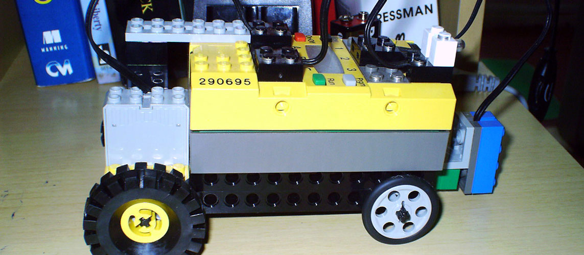 Carrinho feito com Lego Mind Storm (RXTX) e programado com java embarcado em 2004
